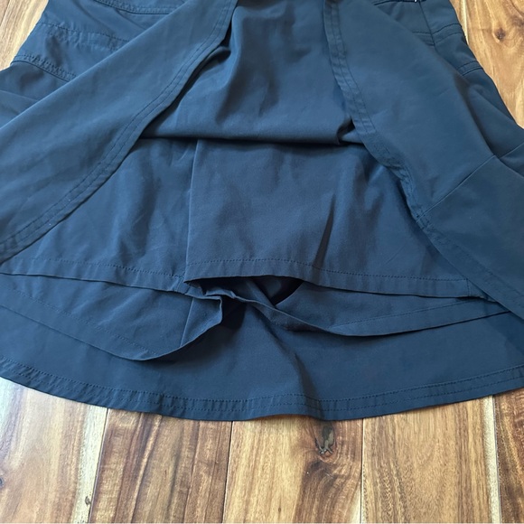 Athleta tennis skirt with built in shorts. Size 2 - Picture 4 of 8